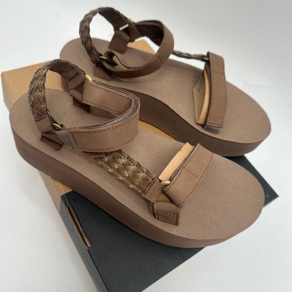 TEVA New in Box Flatform Universal Interweave Sandal // 11 - Picture 4 of 11